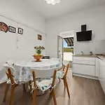 Punta Verudella 아파트 풀라