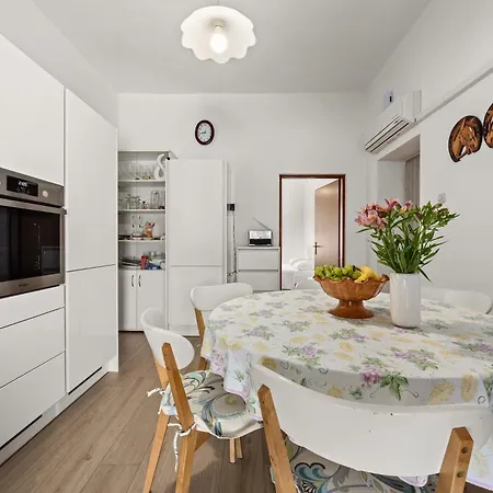 Apartment Punta Verudella *